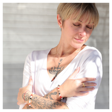 Hélène Huc  autrice Tarot de l'unité &  bijoux DeepStones Lithothérapie- Noces alchimiques 