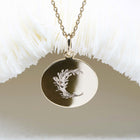 Médaille de baptême fille initiale alphabet floral